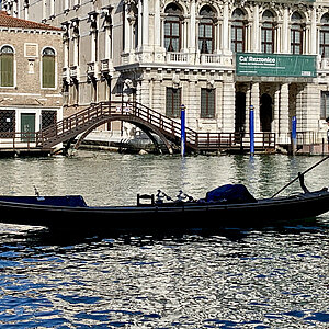 reise trends Italien Venedig Gondolieri auf einem Kanal Foto: Rüdiger Berger