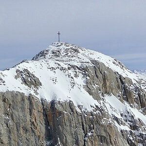 reise trends Schweiz Graubünden Gipfelkreuz St. Antönien Foto: Rüdiger Berger