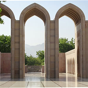 reise trends Oman Sultan Qabus Moschee Bogen am Eingang Foto: Rüdiger Berger