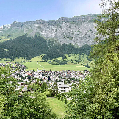 reise trends Schweiz Graubünden Flims Blick auf die Alpen Foto: Grandhotel Waldhaus Flims