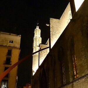 reise trends Spanien Barcelona Kathedrale bei Nacht Foto: Rüdiger Berger