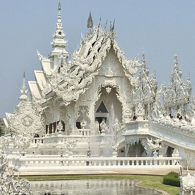 reise trends Thailand Chiang Rai Weißer Tempel Die Brücke Foto: Rüdiger Berger