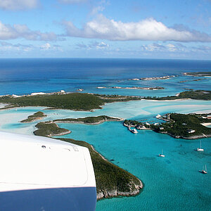 reise trends Bahamas Über der Exuma Bay Foto: Rüdiger Berger