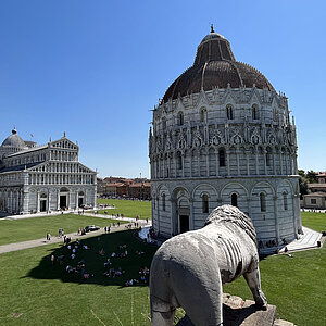 reise trends Italien Toskana Pisa Blick von Stadtmauer auf Piazza del Duomo  Foto: Rüdiger Berger