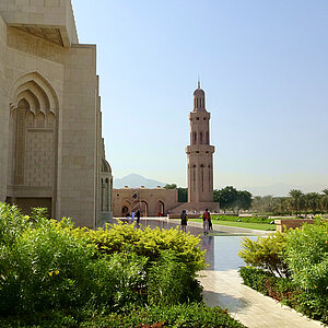 reise trends Oman Sultan Qabus Moschee Eines der Minarette Foto: Rüdiger Berger