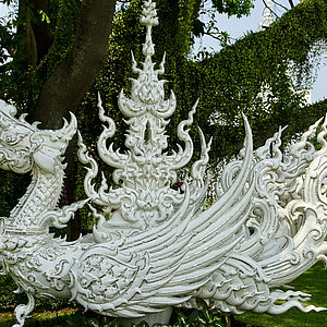 reise trends Thailand Chiang Rai Weißer Tempel Drachen-Skulptur Foto: Rüdiger Berger
