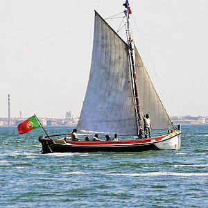 reise trends Portugal Lissabon Traditionelles Segelboot auf dem Tejo Foto: Rüdiger Berger