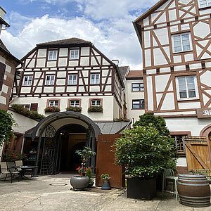 reise trends Deutschland: Weinstrasse Pfalz St. Martin Historische Altstadt Weingut Herrengut  Foto: Rüdiger Berger