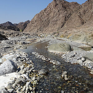 Flussbett auf dem Weg zur Oase Wakan Village im Oman. Foto: Rüdiger Berger