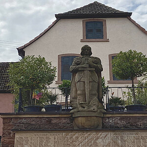 reise trends Deutschland: Weinstrasse Pfalz St. Martin Statue von St. Martin  Foto: Rüdiger Berger