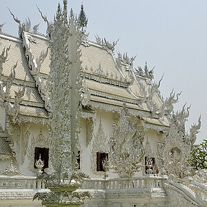 reise trends Thailand Chiang Rai Weißer Tempel Hauptgebäude Foto: Rüdiger Berger